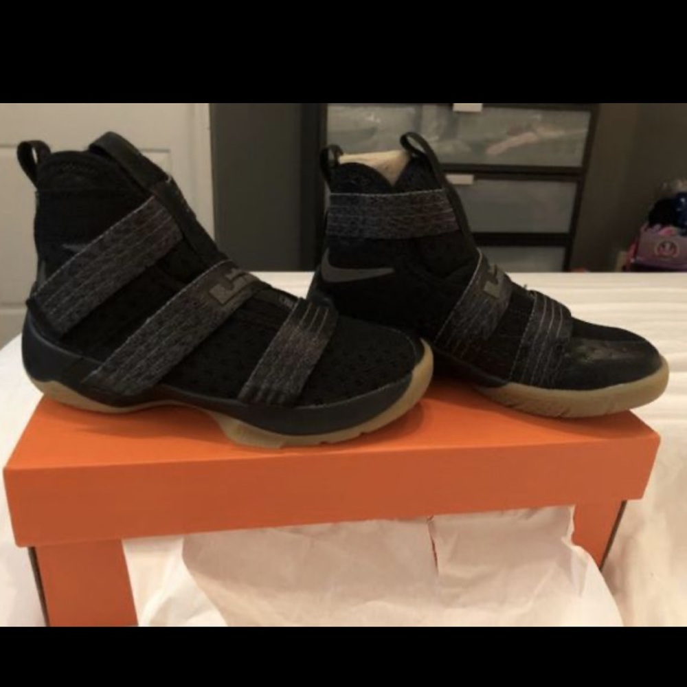 Nike Lebron Soldier 10 Sneakers
